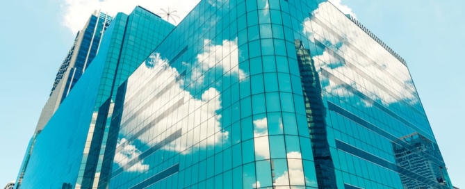 شیشه در نمای ساختمان های تجاری