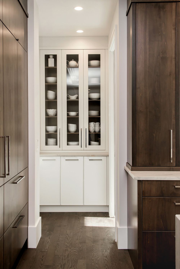 کابینت آشپزخانه با درهای شیشه ای