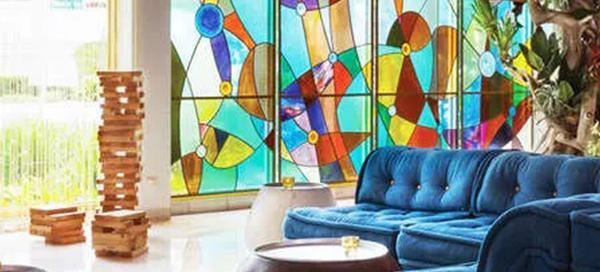 استفاده از شیشه های رنگی استین گلس در خانه